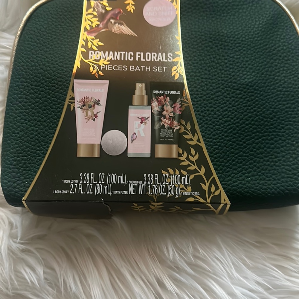 Romantic Florals 5 Piece Bath Set with Green Bag